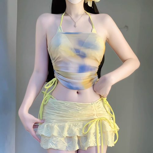 奶黄色纯欲比基尼修身度假