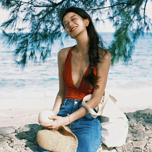 不晚深V女三角性感连体泳衣辣妹