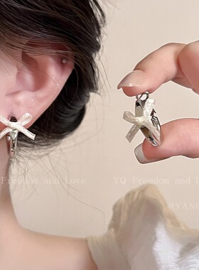 白色蕾丝蝴蝶结圈圈耳扣女简约小众独特设计感耳环2026新款耳饰品