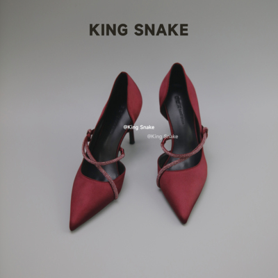【King Snake】高跟鞋 2026新款气质酒红测空水钻一字带细跟凉鞋
