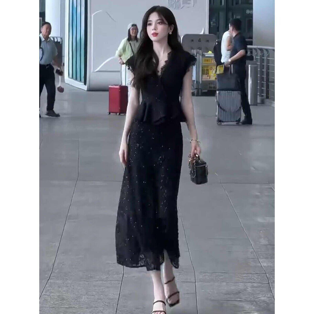 大方得体时尚套装2025夏季新款御姐气质细闪无袖蕾丝上衣半裙女装