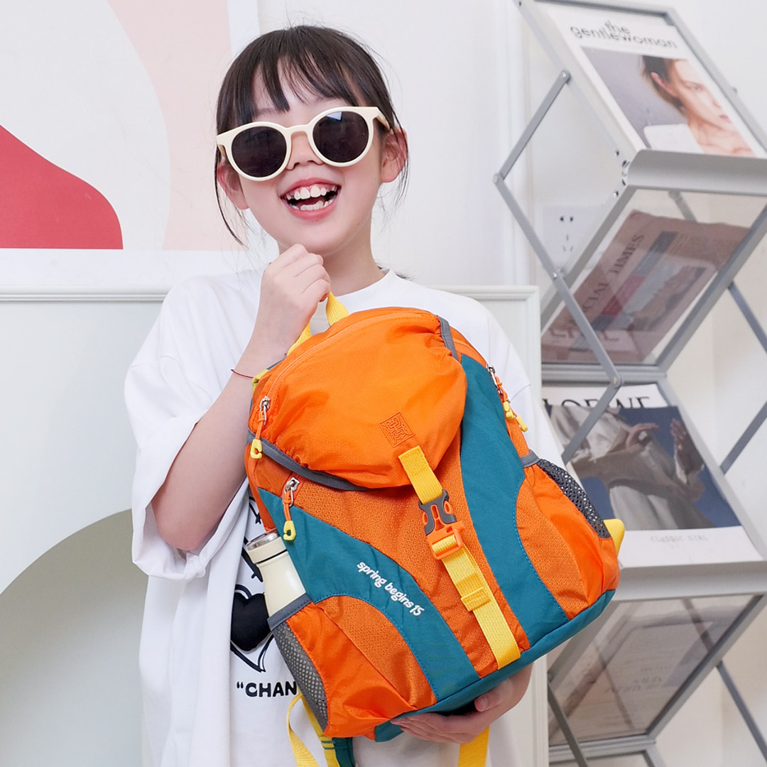 户外学生春游双肩包女新款休闲登山包轻便儿童旅行背包运动骑行包