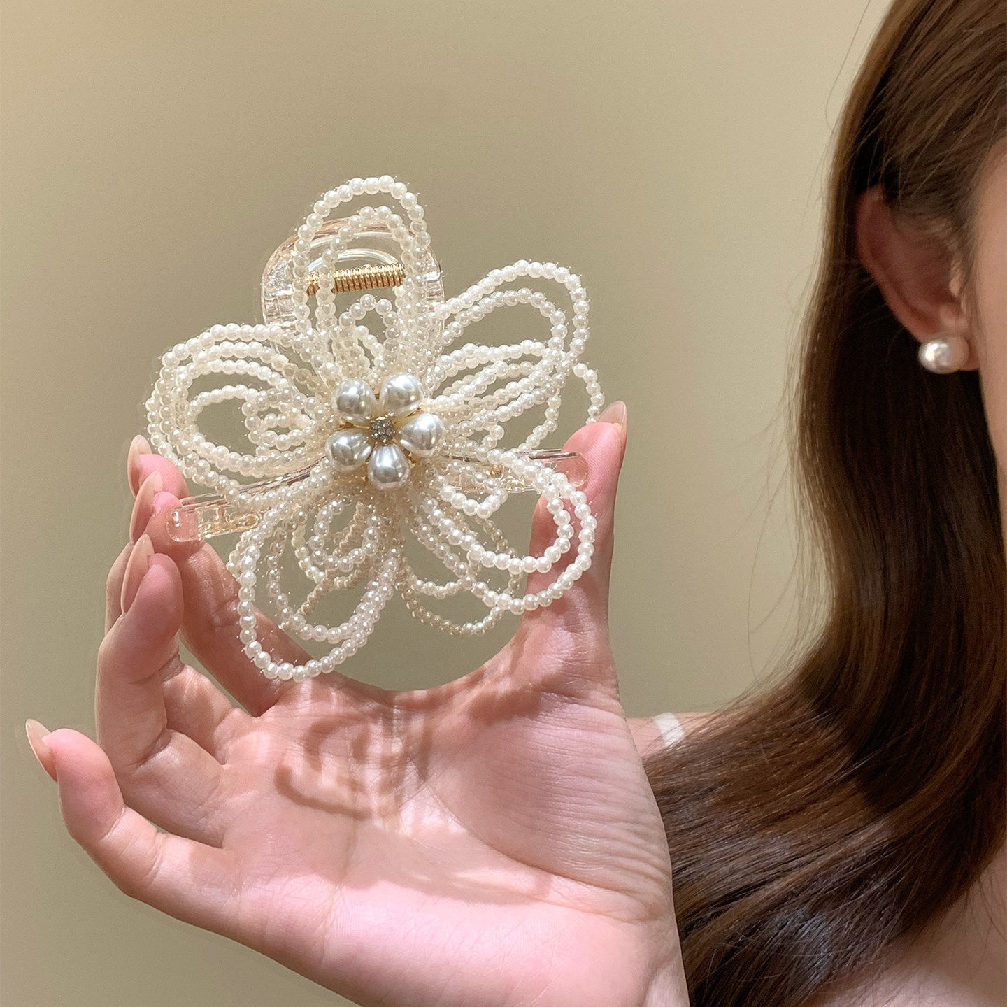 韩系精致手工珍珠花朵抓夹高级氛围感盘发后脑勺鲨鱼夹发卡头发饰