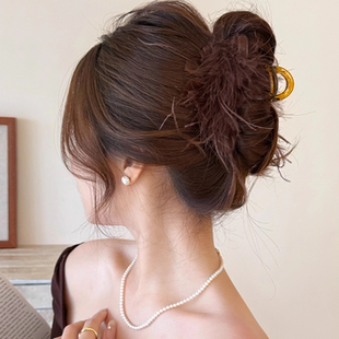 氛围感显脸小发量多鸵鸟毛抓夹女高级感气质发夹后脑勺鲨鱼夹夹子