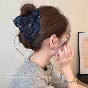 韩版高端蓝色牛仔三角抓夹女生2025新款后脑勺发夹百搭鲨鱼夹发饰