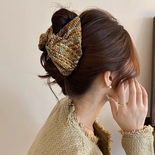 小香风编织毛线三角发夹女后脑勺小众气质盘发高级感鲨鱼夹子抓夹