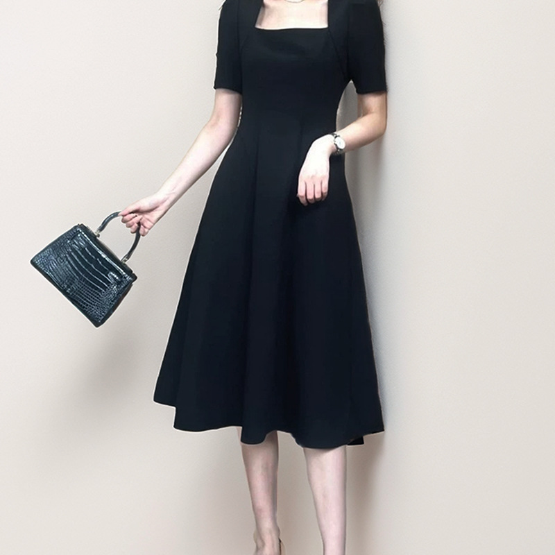 夏装法式赫本风方领连衣裙女2024新款裙子气质收腰显瘦优雅小黑裙