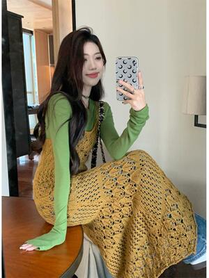 绿色打底T恤高级感两件套