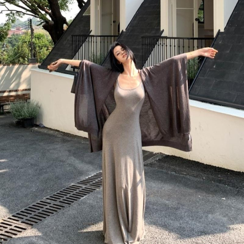 灰色吊带连衣裙女夏季2025新款收腰修身裙子辣妹性感气质a字长裙