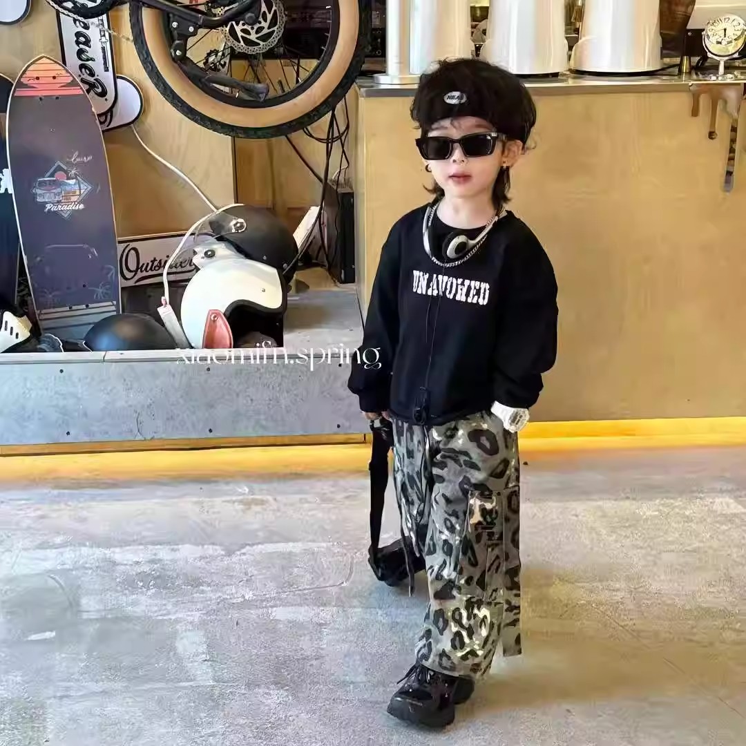 韩版男童潮酷破洞卫衣豹纹工装裤