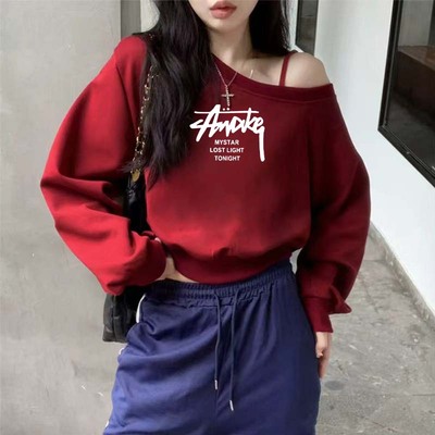 酒红色斜肩卫衣女春秋季2025韩系慵懒风宽松短款无帽套头印花上衣