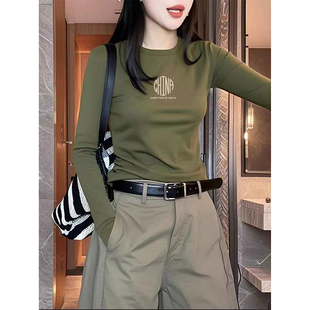 2025年秋季新款橄榄绿色长袖t恤女修身显瘦打底短款露脐上衣ins潮