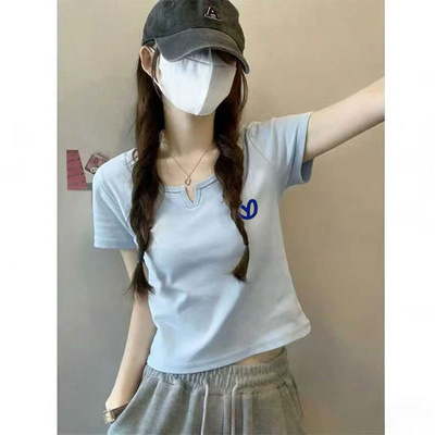 韩系天蓝色小v领t恤女正肩短袖夏季2026新款小众设计感显瘦短上衣