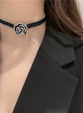 奥特莱斯撤柜黑色镶钻玫瑰花水晶项链女潮轻奢设计感锁骨链个性