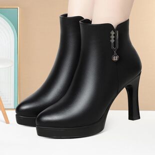 中年加绒通勤工作女靴百搭洋气保暖走秀靴细跟短筒专业模特皮靴子