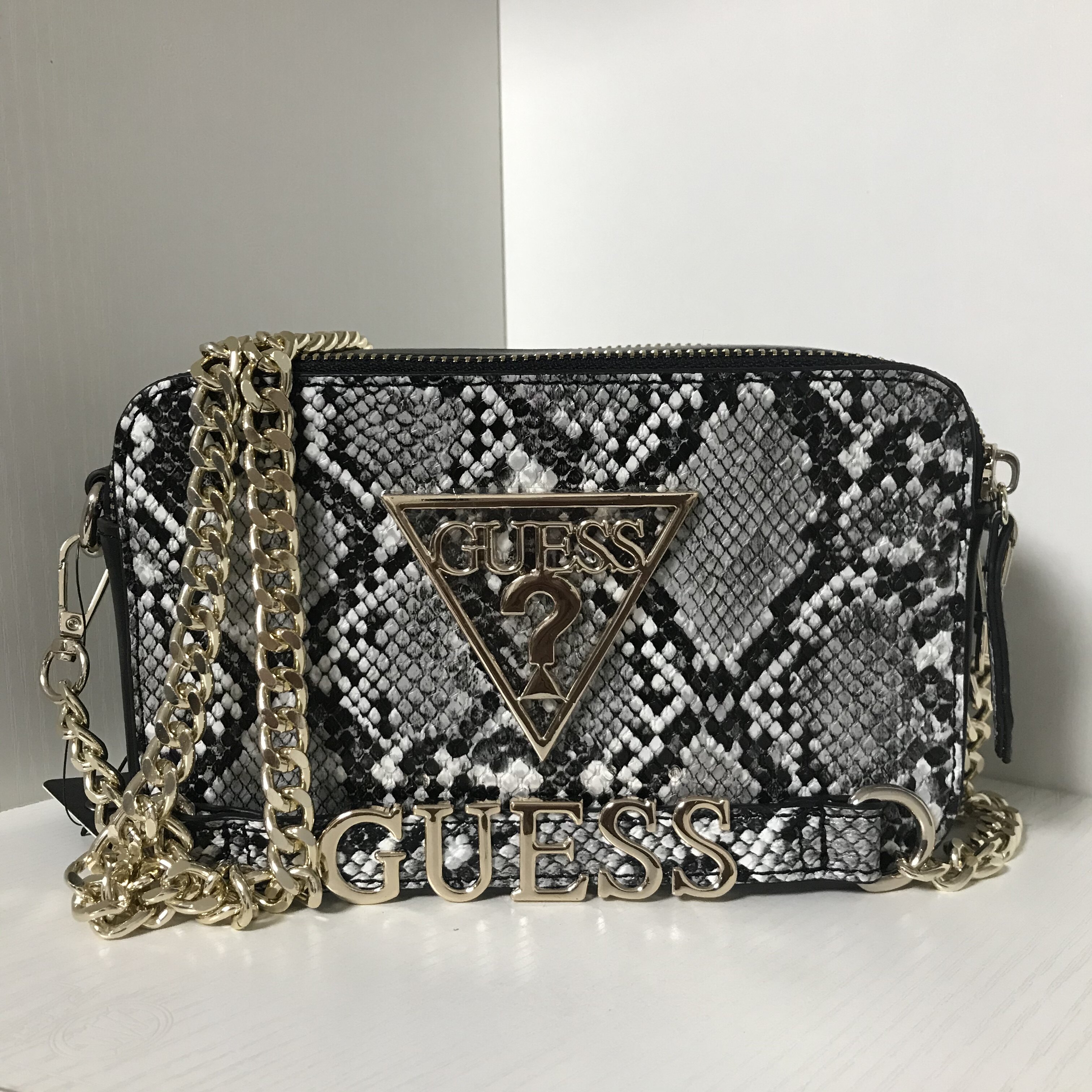 Guess üslubunda qadın çiynində çanta - kiçik kvadrat model