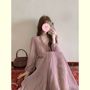 紫色V领收腰长袖连衣裙女2026春季新款气质高级感灯笼袖拼接长裙