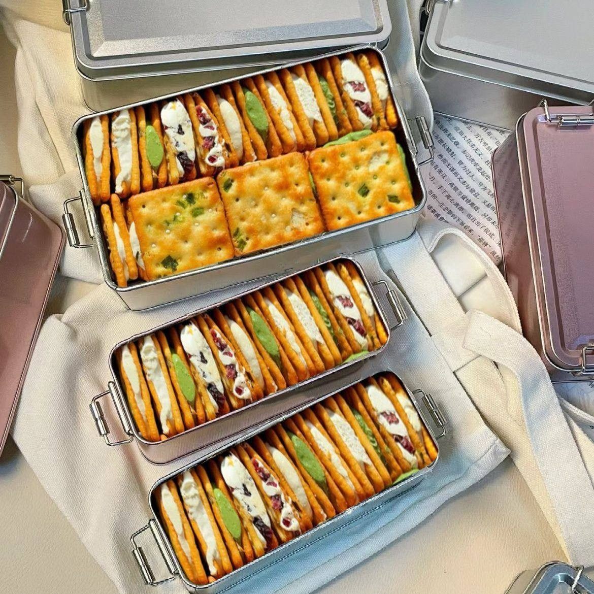 【铁盒装】香葱牛轧饼干夹心饼干牛轧饼台湾风味小吃解馋休闲零食,零食/坚果/特产,夹心饼干,淘宝优惠券,粉丝福利购,淘宝优惠卷