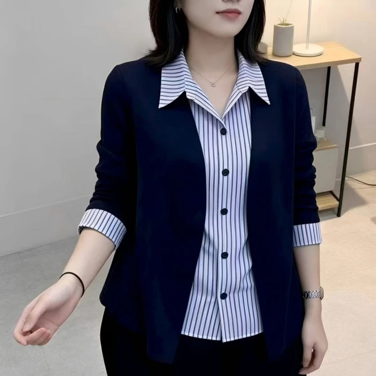 静茹秋新品时尚显瘦女士假两件设计减龄洋气拼接条纹女款长袖衬衫