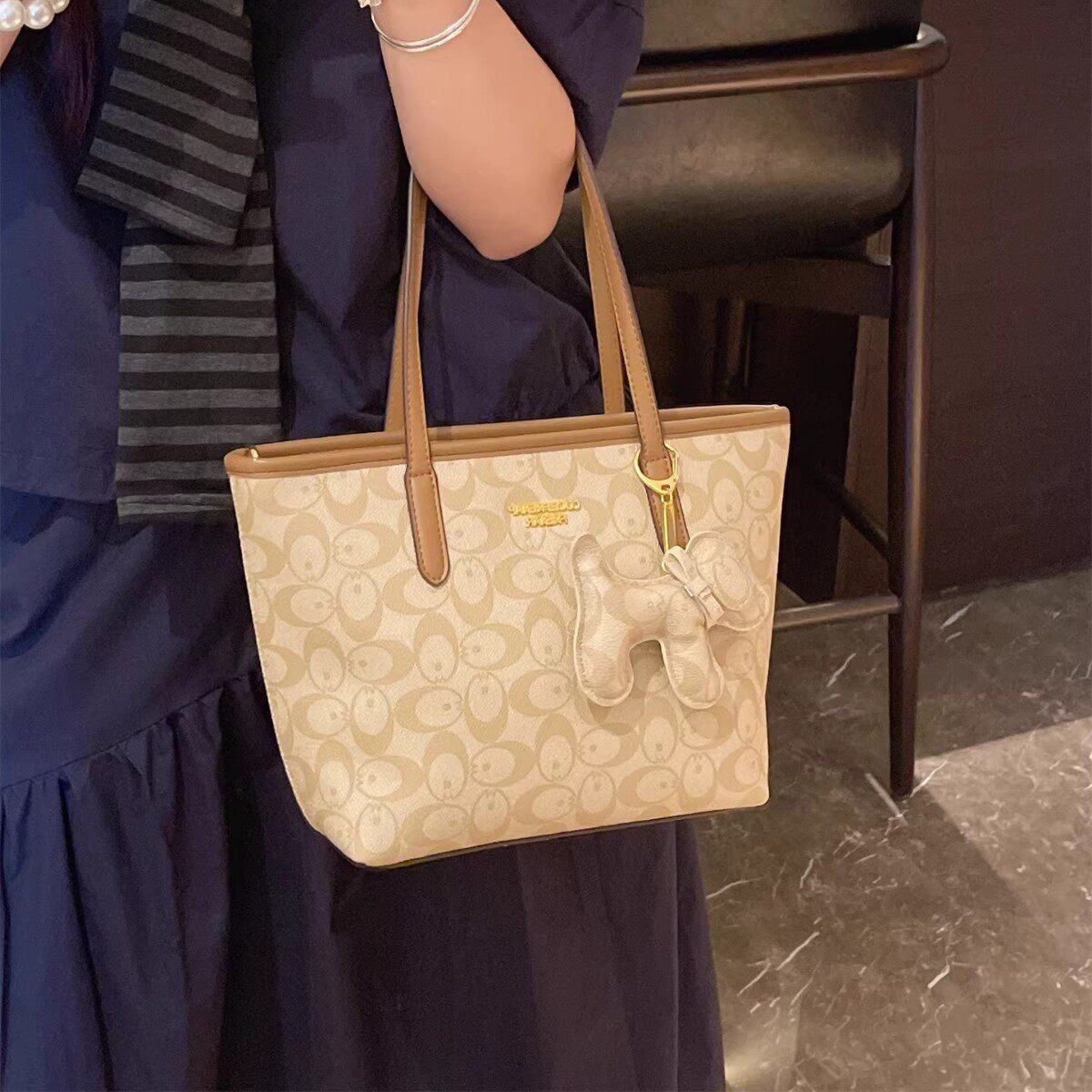 真皮高级感印花托特包女大容量通勤休闲手提包单肩斜挎包高端棕色