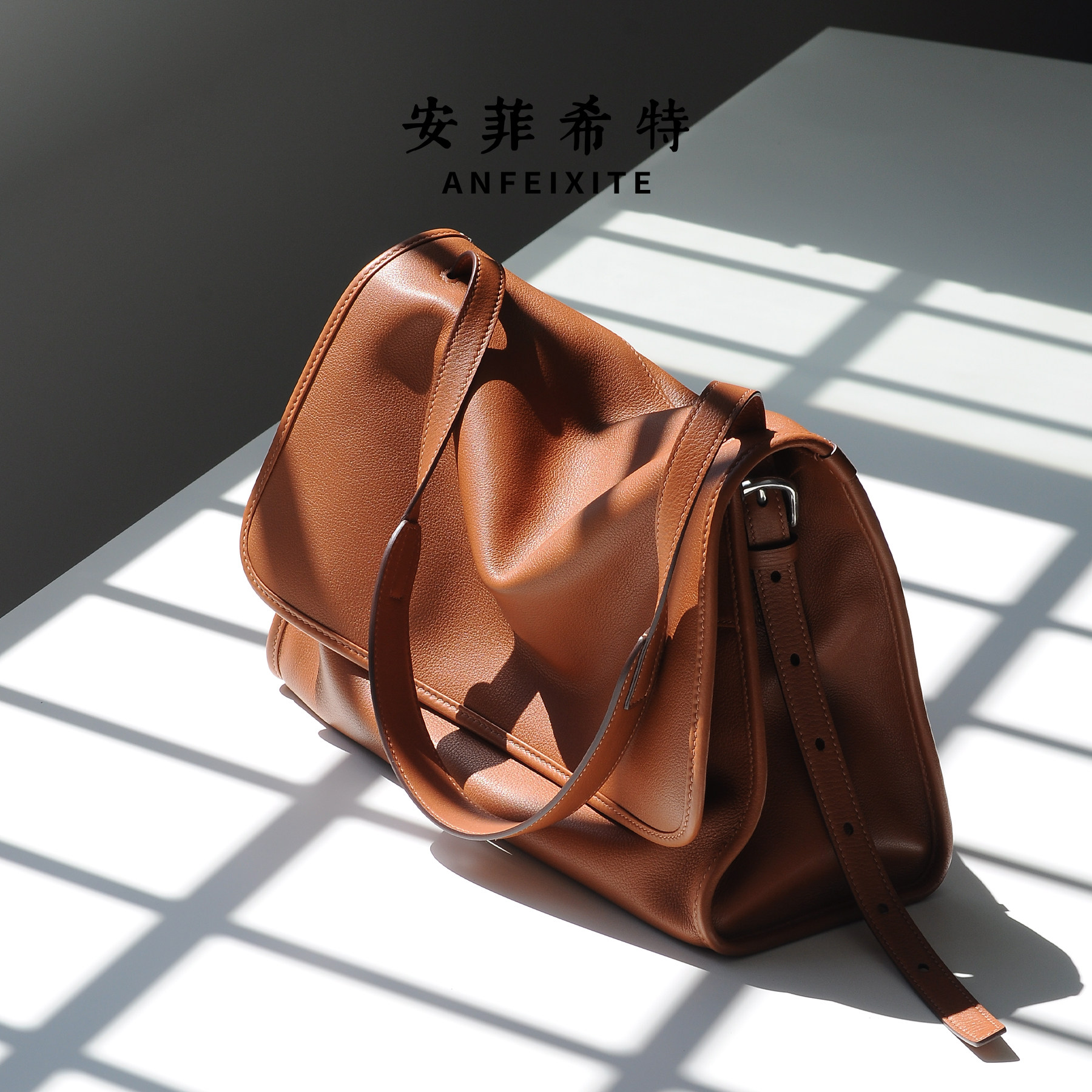 安菲希特 2026秋冬新品 10月邮差包 单肩包 斜挎包 软面小牛皮