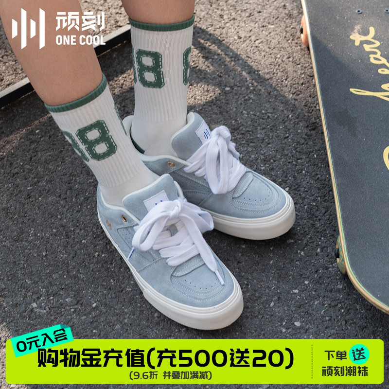 顽刻冰蓝色翻毛皮情侣低帮滑板鞋