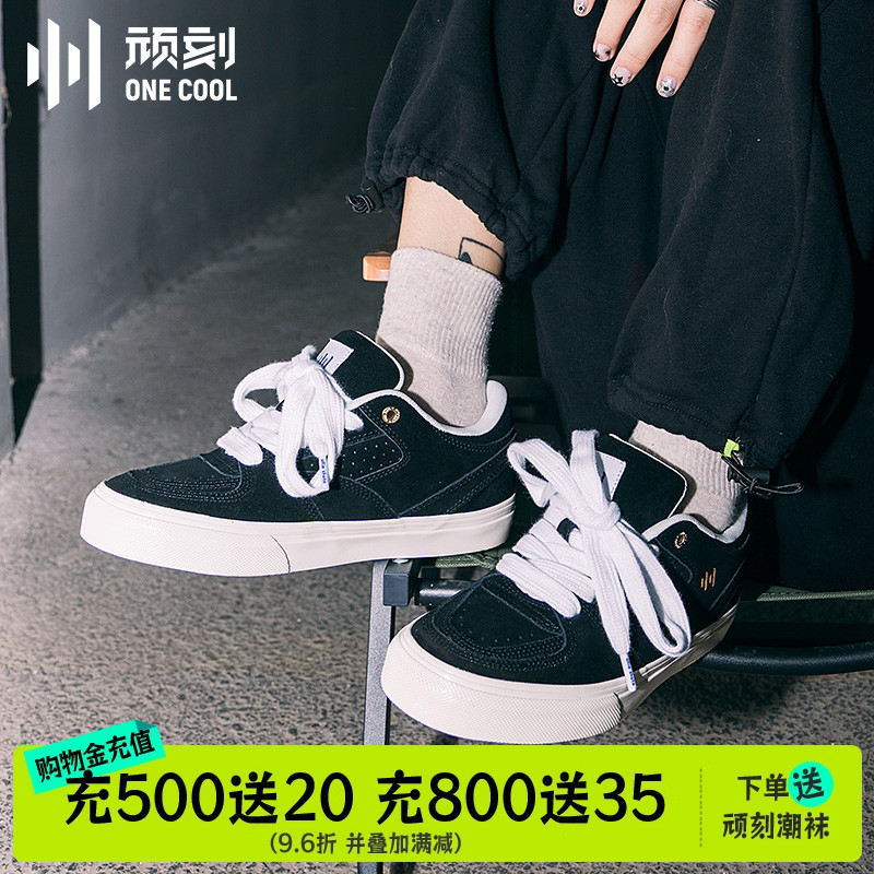 顽刻黑色明暗线翻毛皮拼接滑板鞋