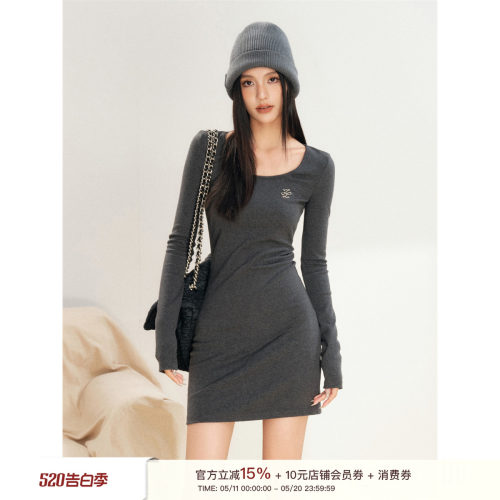 极简舒适圆领修身打底长袖连衣裙