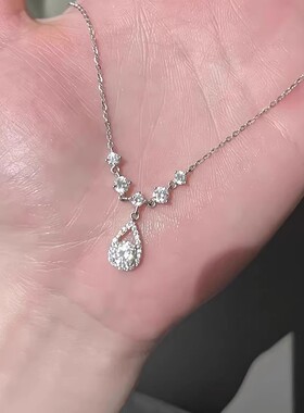 新款爆闪V字锆石水滴项链高级感