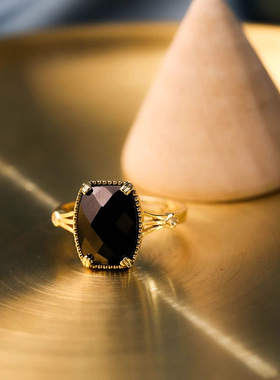 《黑桃皇后》文艺简约镶嵌复古黑