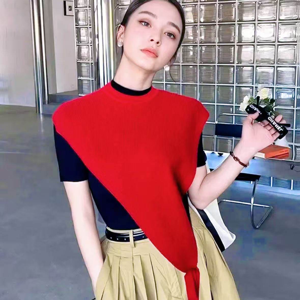 大红色设计感开叉针织披肩女秋冬新款三角斜边毛线马甲叠穿洋气