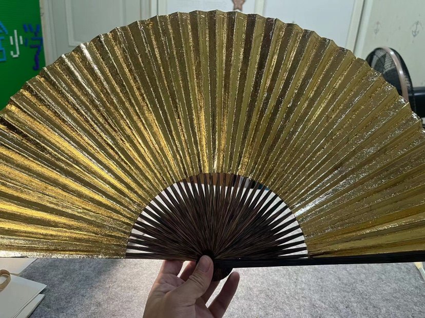 纯手工泥金扇折扇,9寸40方,扇骨全棕竹打造,扇面冷金贴面技术