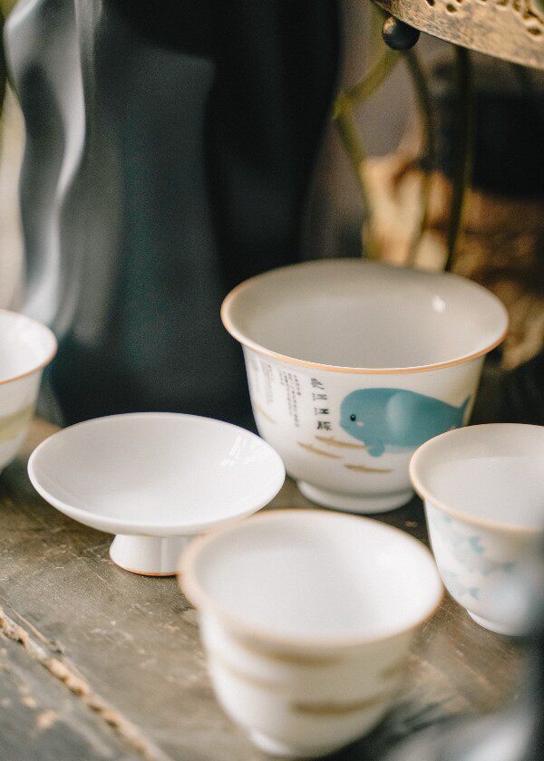 原创长江江豚主题鱼类定制羊脂玉茶具文创礼品摆件茶杯