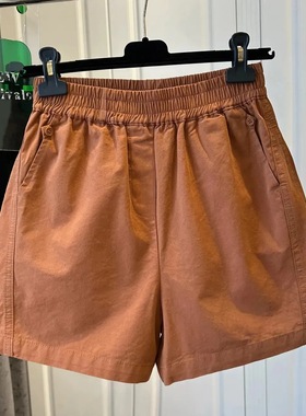 纯色宽松休闲修身高腰短裤Loose and casual high-waisted shorts