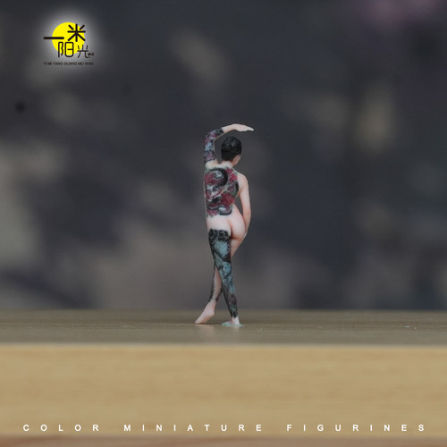 现货 1/64 纹身美女 微缩场景模型搭配3D彩色打印人偶模型