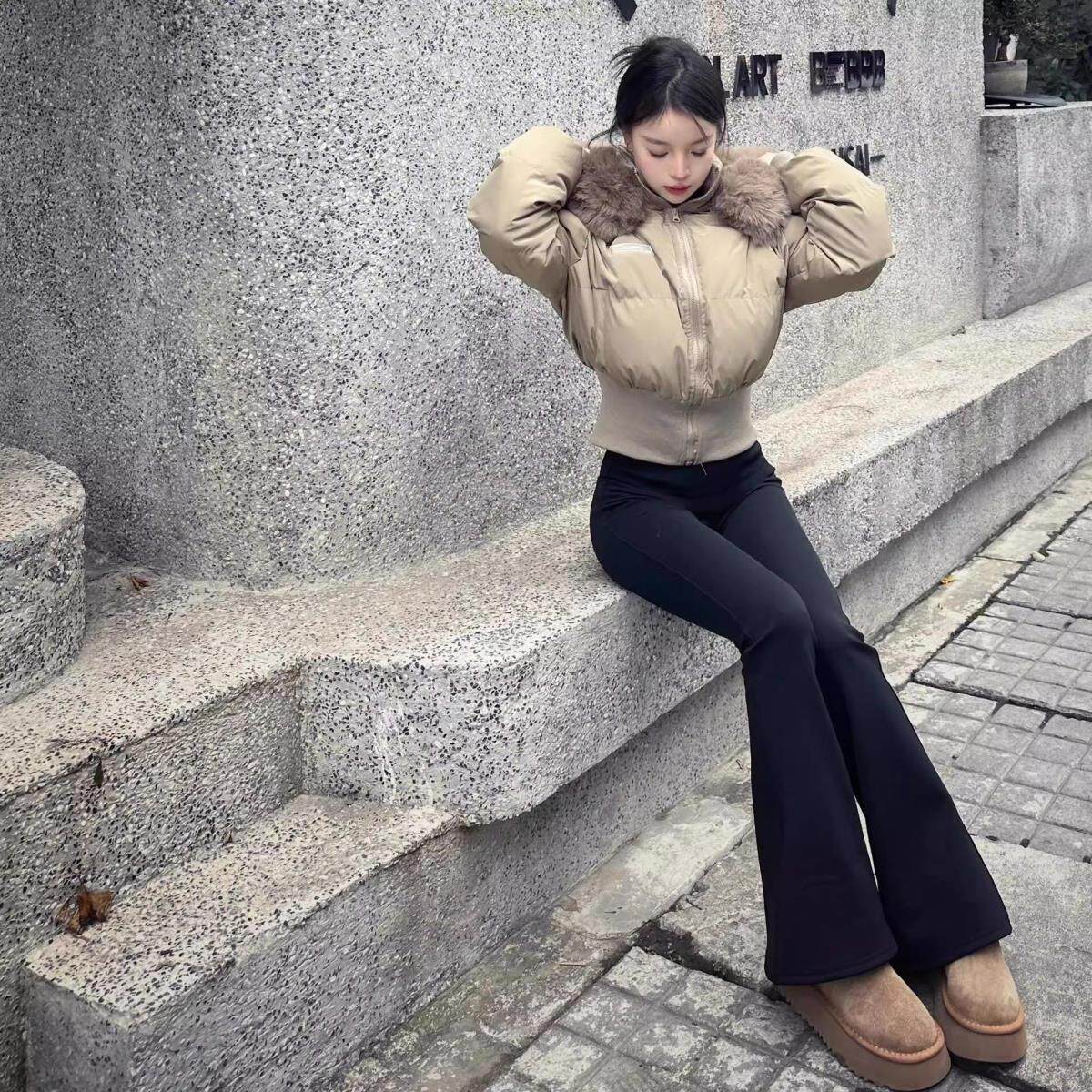 2025新款冬季大毛领连帽面包服收腰加厚外套短款棉服女