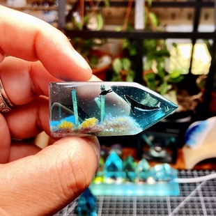 原创纯手工制作古文明遗迹潜水员滴胶尖塔形装饰摆件正品保证