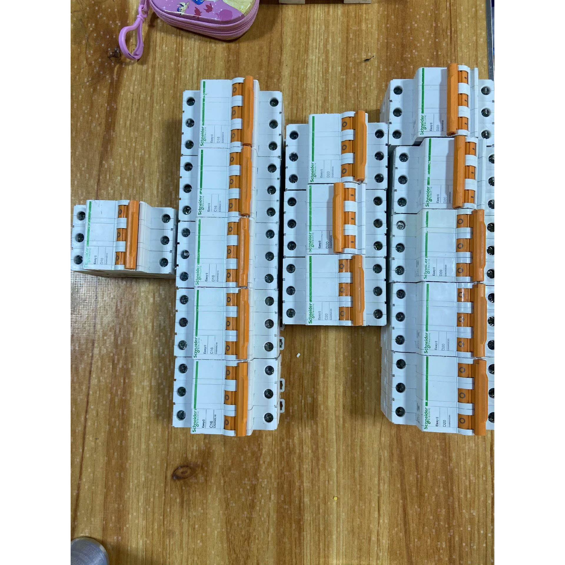 议价施耐德空气开关Easy9 3p断路器 家用 不带漏电保护器