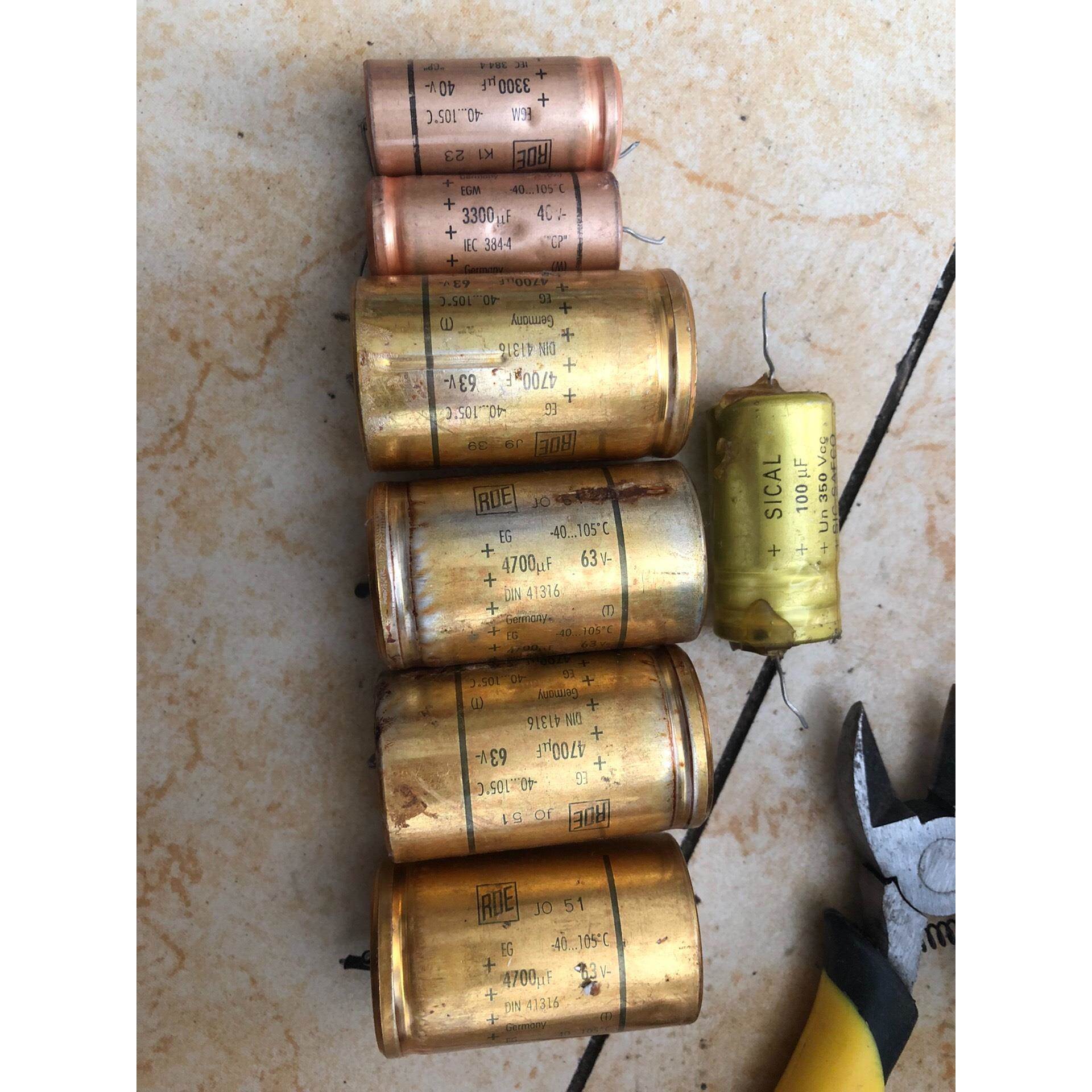 议价德国roe电容 6个。63v/4700. 40v/330