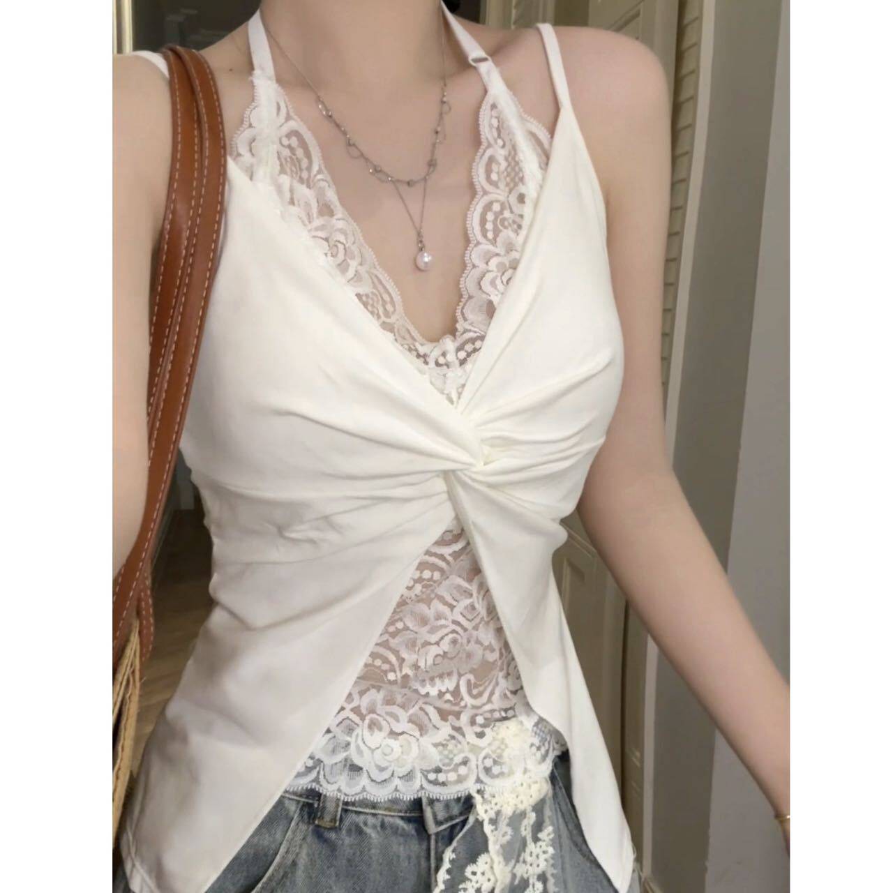 海岛绝美辣妹白色带胸垫的假两件扭结蕾丝吊带背心女挂脖无袖上衣