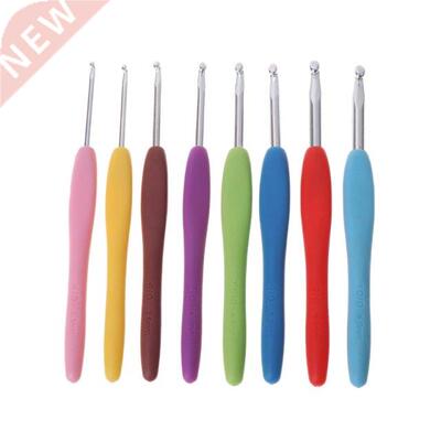 8Pcs Crochet Needles 2.5-6mm Rubber Handle Hooks Knitting Se