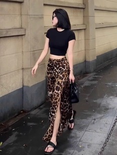 新款 豹纹开叉半身裙女2025夏季 设计感小众压褶A字裙高腰百搭长裙