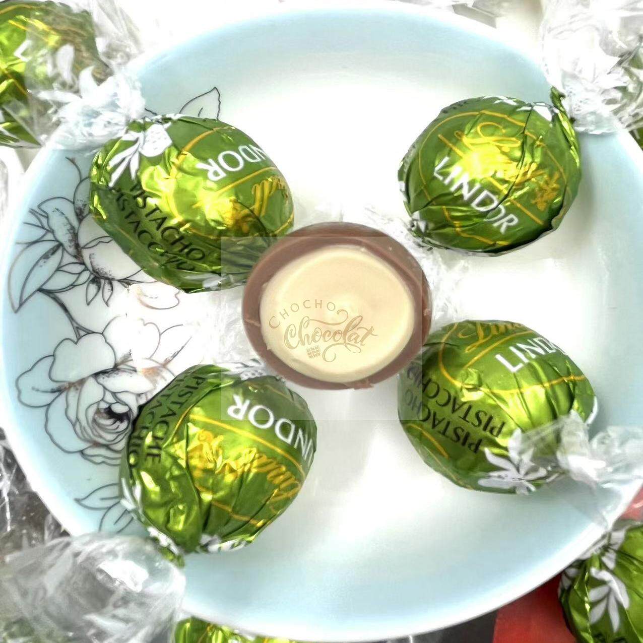 法国LINDT瑞士莲LINDOR开心果白巧软心夹心巧克力图片