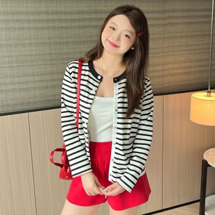 DM100大码女装秋新款上衣微胖mm日剧女主穿搭正肩条纹针织短外套