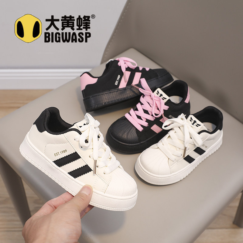 大黄蜂童鞋女童板鞋2026秋季新款女孩休闲鞋防水皮面儿童白色秋鞋