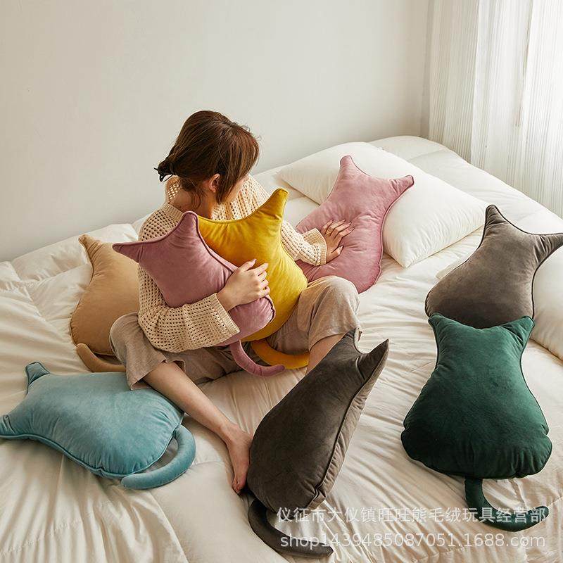 旺旺熊厂家毛绒抱枕创意可爱猫咪靠枕懒人睡觉ins风抱枕生日礼物