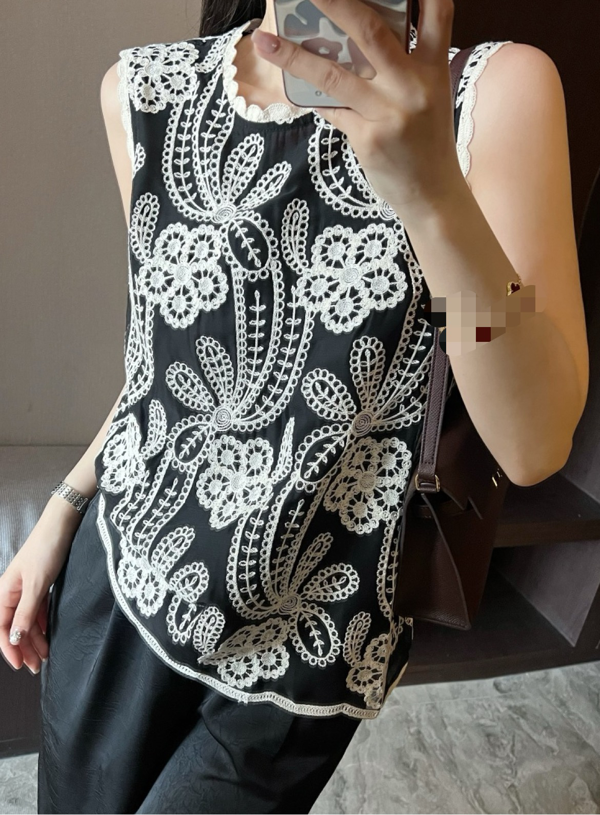 25新款女士立体刺绣钩花无袖背心宽松显瘦百搭上衣