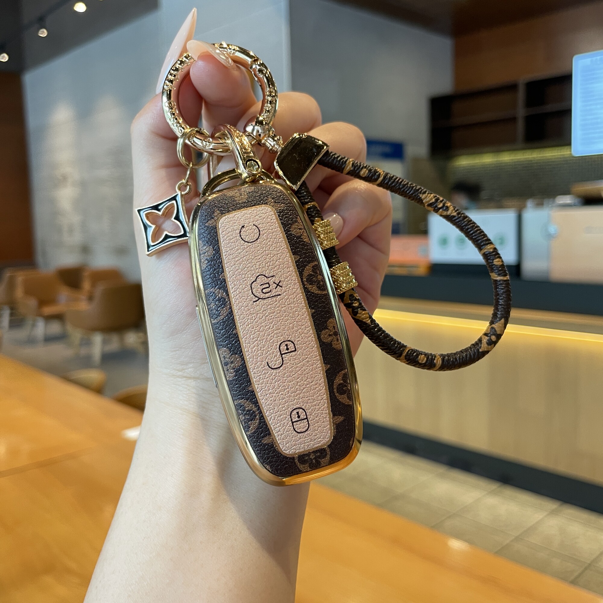 腾势钥匙套高端尊贵汽车保护壳