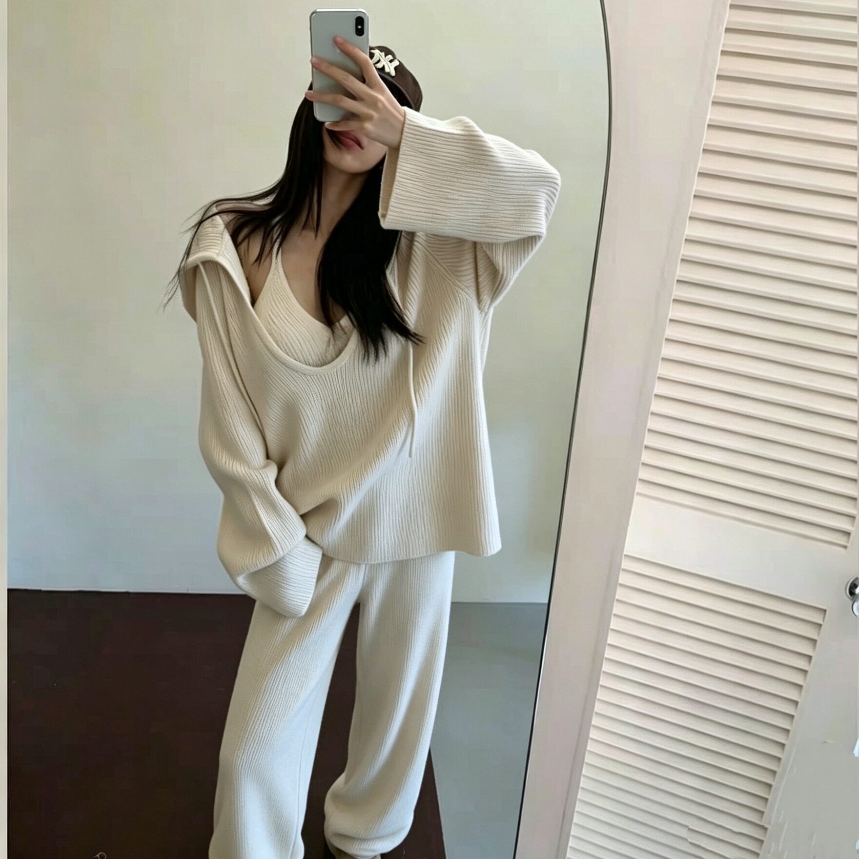 连帽针织衫女秋冬宽松慵懒风挂脖吊带阔腿长裤三件套装