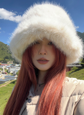 高级感白色毛绒帽秋冬季显脸小保暖渔夫帽仿皮草貂毛护耳雷锋帽女
